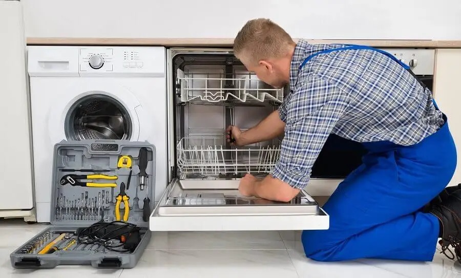 Köşk Gorenje servisi teknisyen ekibi beyaz eşya tamiri yaparken
